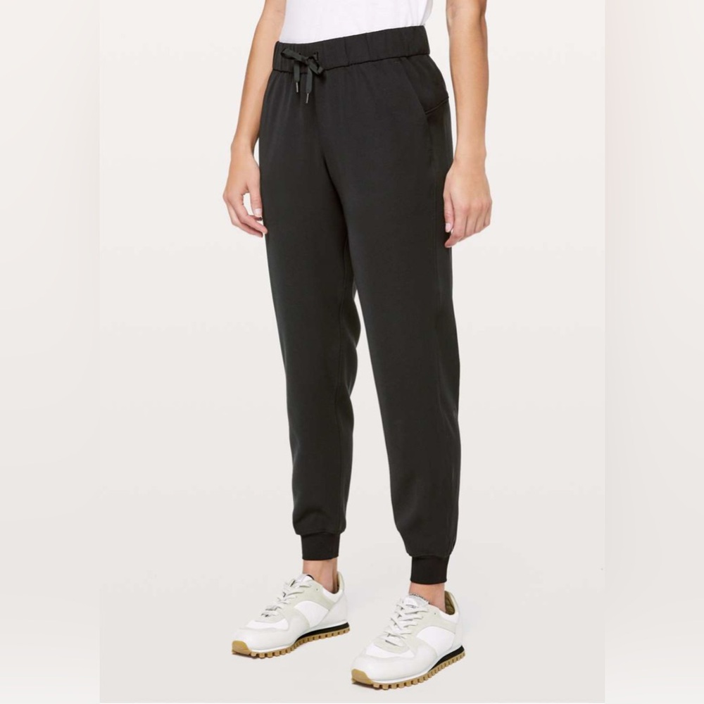Lululemon On The Fly Jogger